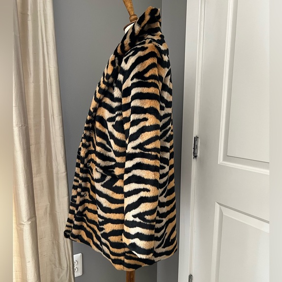 Nasty Gal Black and Tan Tiger Print faux fur coat - Picture 5 of 10